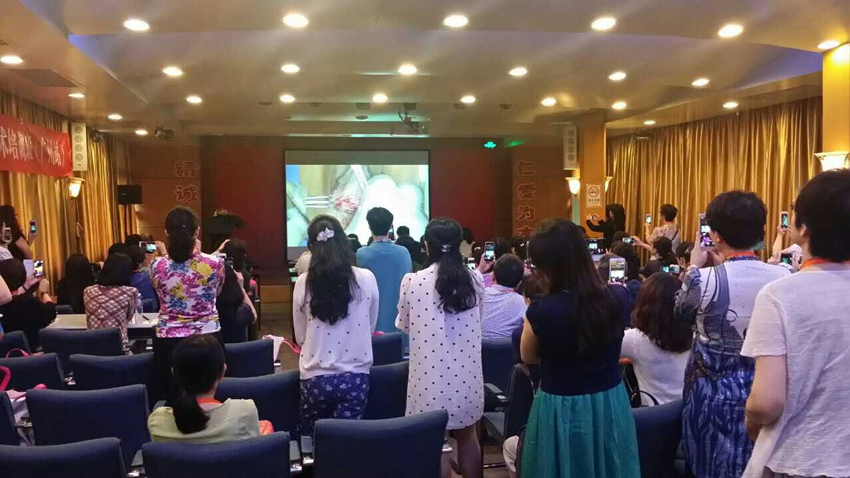 观摩手术直播.jpg 观摩手术直播.jpg