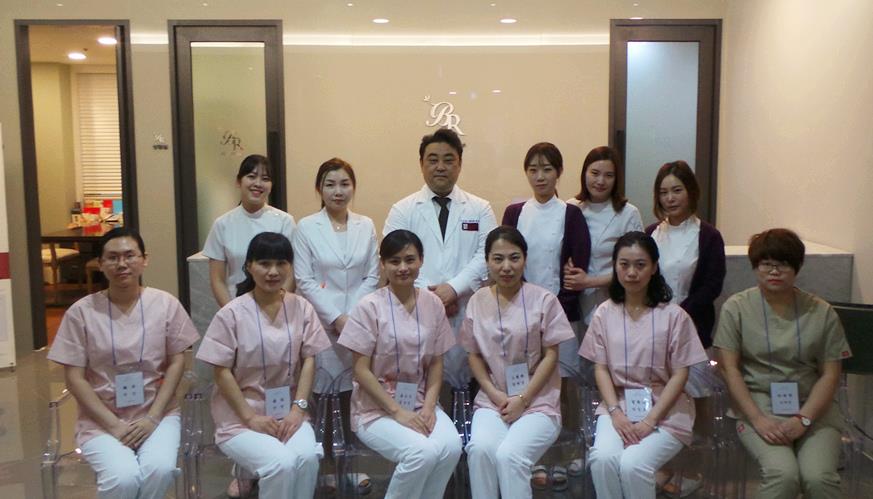 石家庄第四医院专业护理团队抵达韩国贝乐居月子会所，开展为期二周的韩国产后护理学习培训